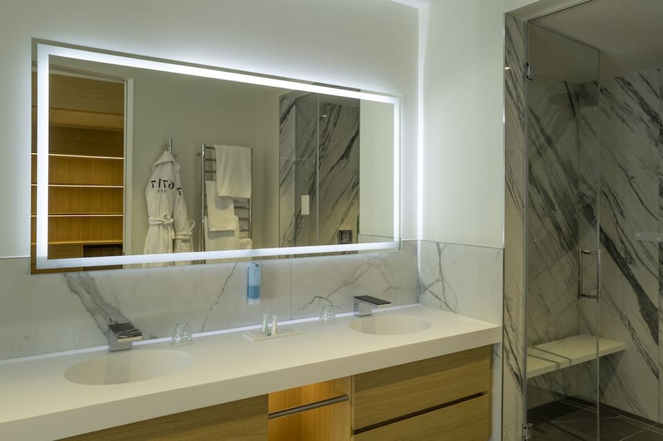 Suite avec Jacuzzi sur Terrasse et accès Spa inclus | Minibar, in-room safe, soundproofing, iron/ironing board (on request)