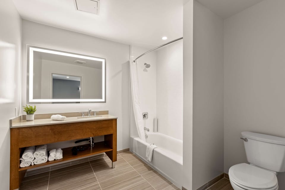 Combined shower/tub, eco-friendly toiletries, hair dryer, towels