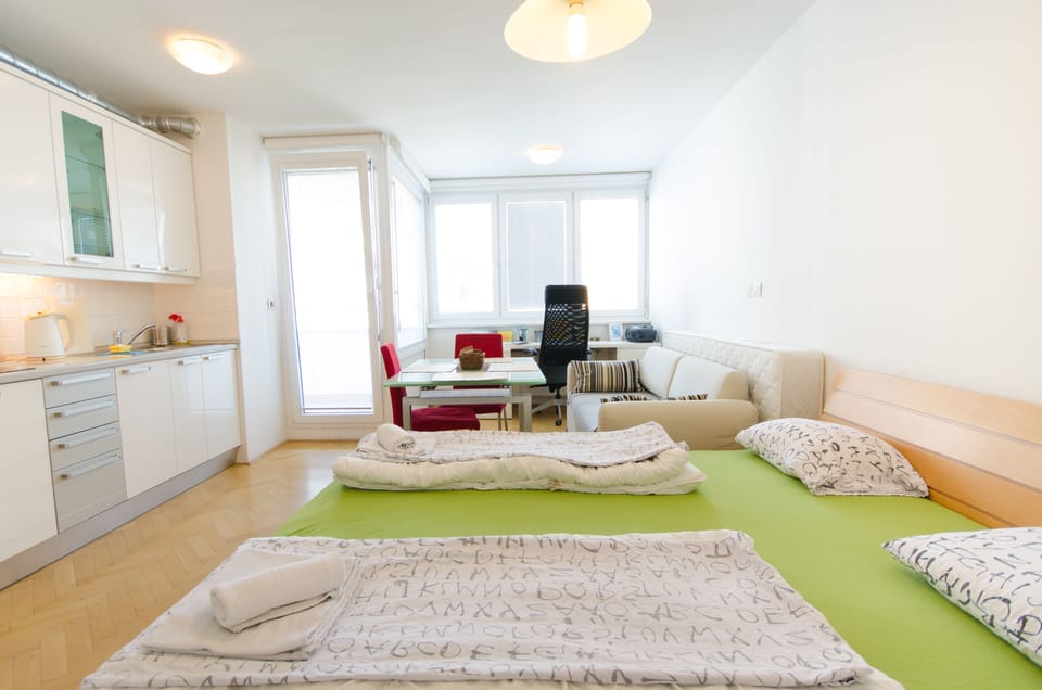 Apartment | Living area | Flat-screen TV