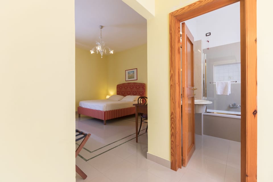 Minibar, in-room safe, desk, free WiFi