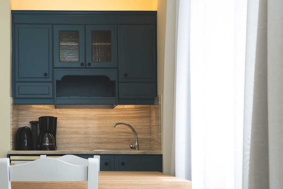 Fridge, coffee/tea maker, electric kettle