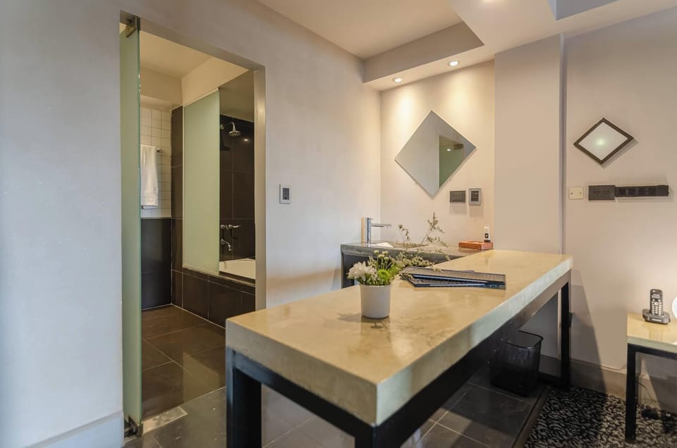 Standard Suite, 1 Queen Bed | Premium bedding, pillowtop beds, in-room safe, individually decorated