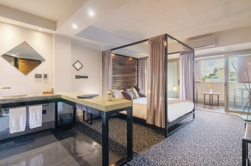 Standard Suite, 1 Queen Bed | Premium bedding, pillowtop beds, in-room safe, individually decorated