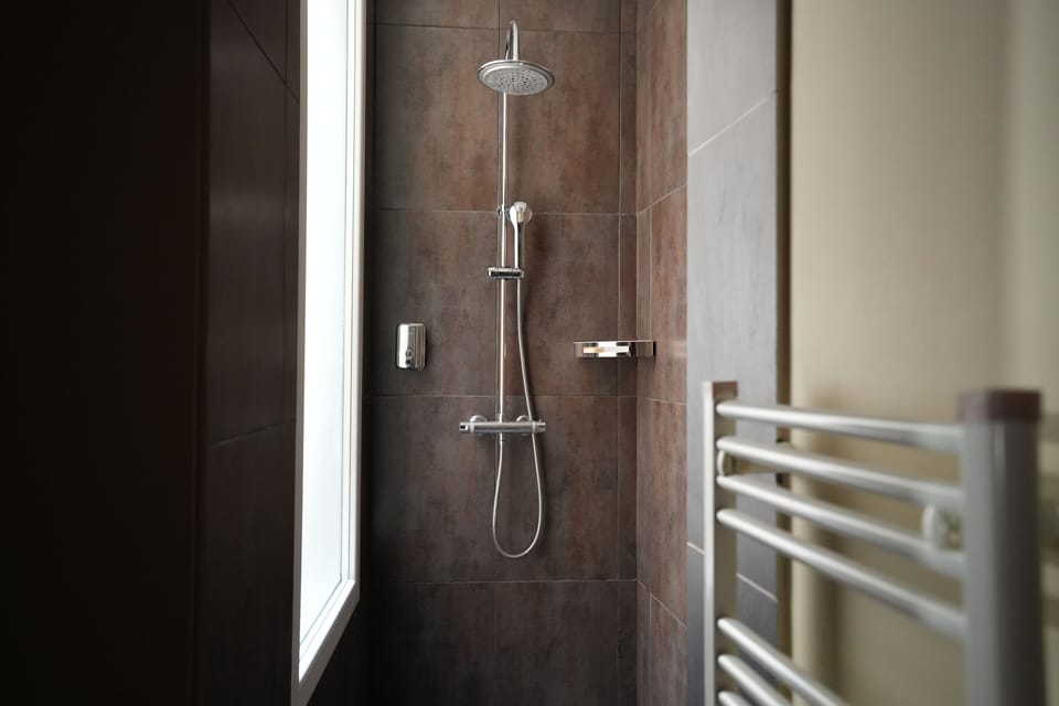 Superior Double Room (2nd Floor) | Bathroom | Hair dryer, towels