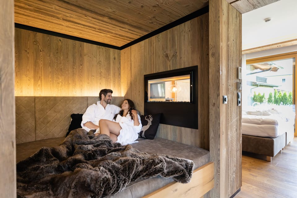 Deluxe Suite, 2 Bedrooms, Sauna, Lake View (Deluxe_ON POINT) | Hypo-allergenic bedding, in-room safe, free WiFi, bed sheets