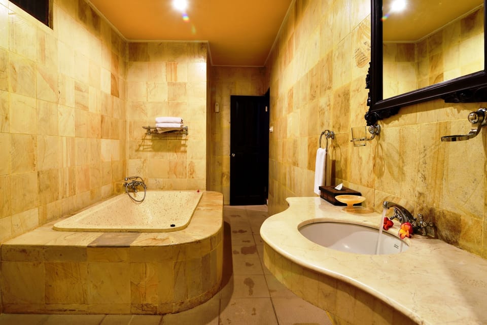 Superior Apartment, Sea View | Bathroom | Rainfall showerhead, free toiletries, hair dryer, bathrobes