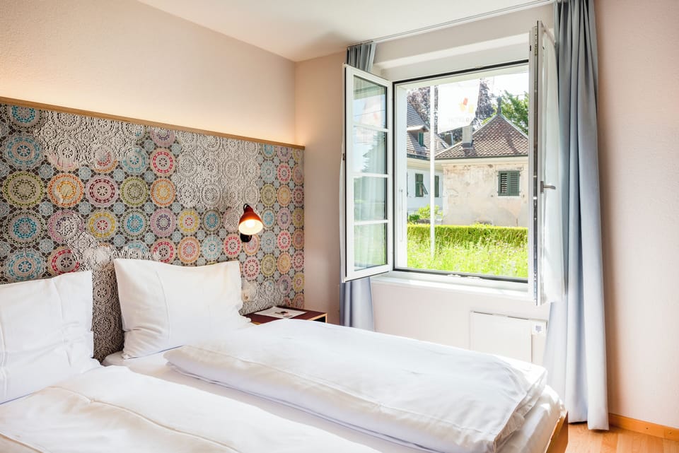 Double room Street side | Hypo-allergenic bedding, individually decorated, individually furnished
