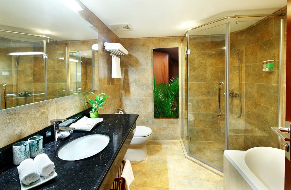 Shower, rainfall showerhead, free toiletries, hair dryer