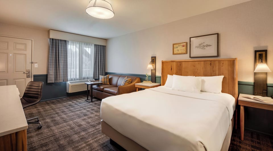 Studio Suite, 1 Queen Bed, Accessible | Premium bedding, pillowtop beds, desk, laptop workspace
