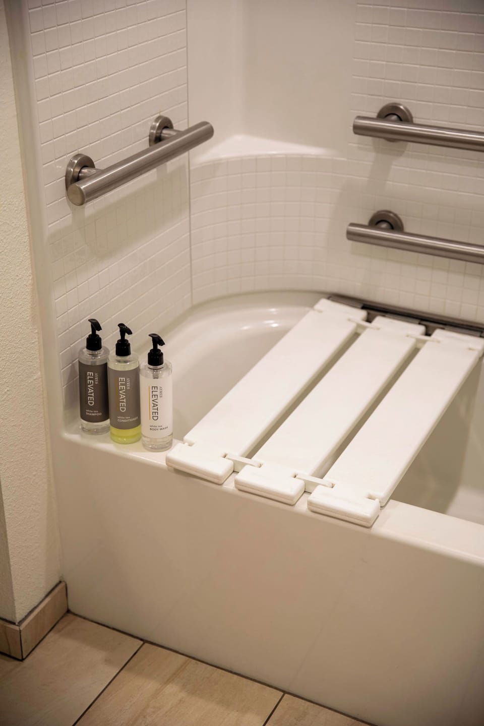 Studio Suite, 1 Queen Bed, Accessible | Accessible bathroom