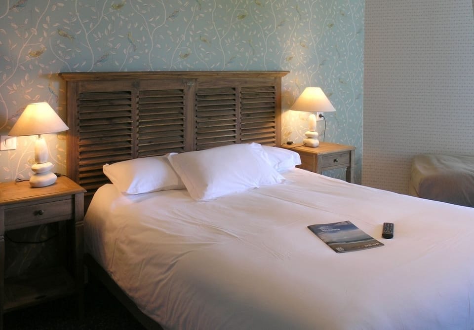 Family Triple Room, Private Bathroom | Egyptian cotton sheets, premium bedding, desk, laptop workspace