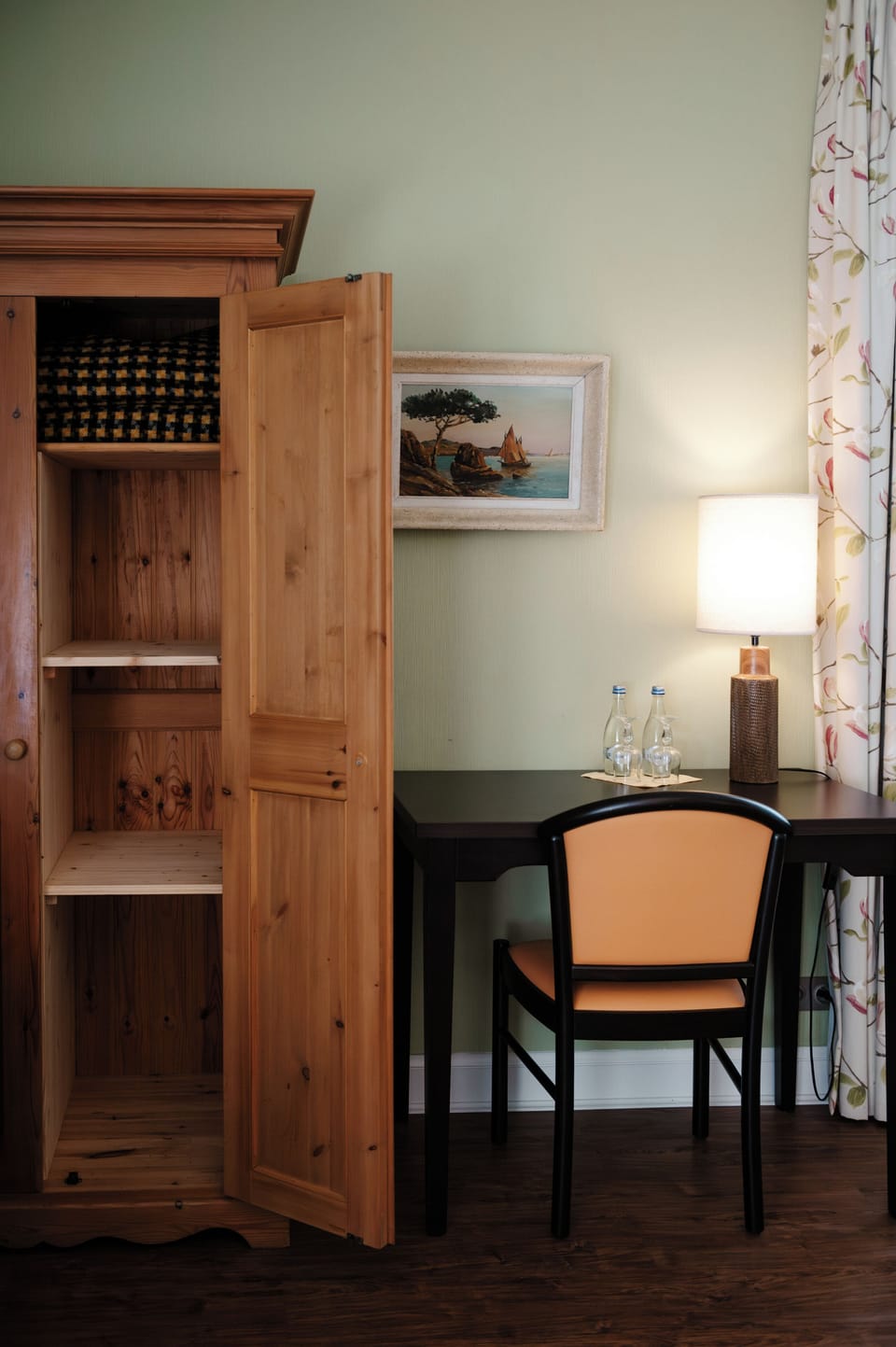 Family Triple Room, Private Bathroom | Egyptian cotton sheets, premium bedding, desk, laptop workspace