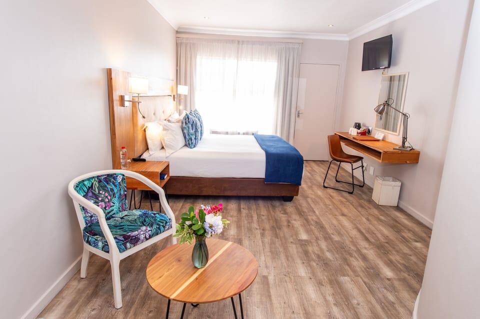 Twin Room | In-room safe, desk, blackout drapes, iron/ironing board
