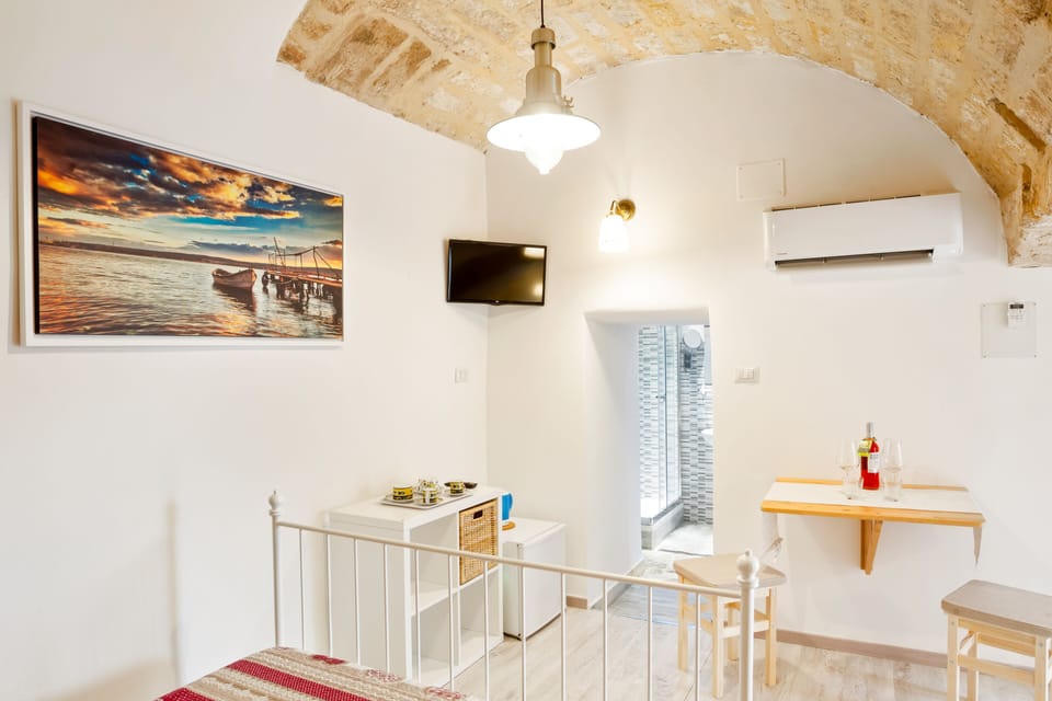 Double Room | Free WiFi, bed sheets