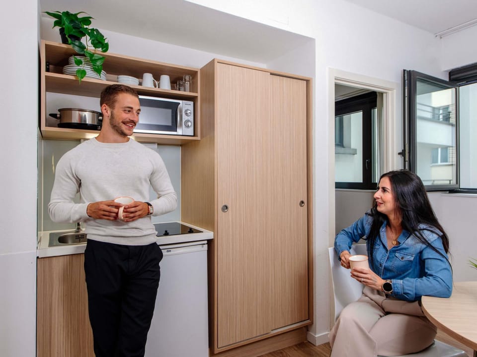 Studio 4 people | Desk, iron/ironing board, free cribs/infant beds, free WiFi