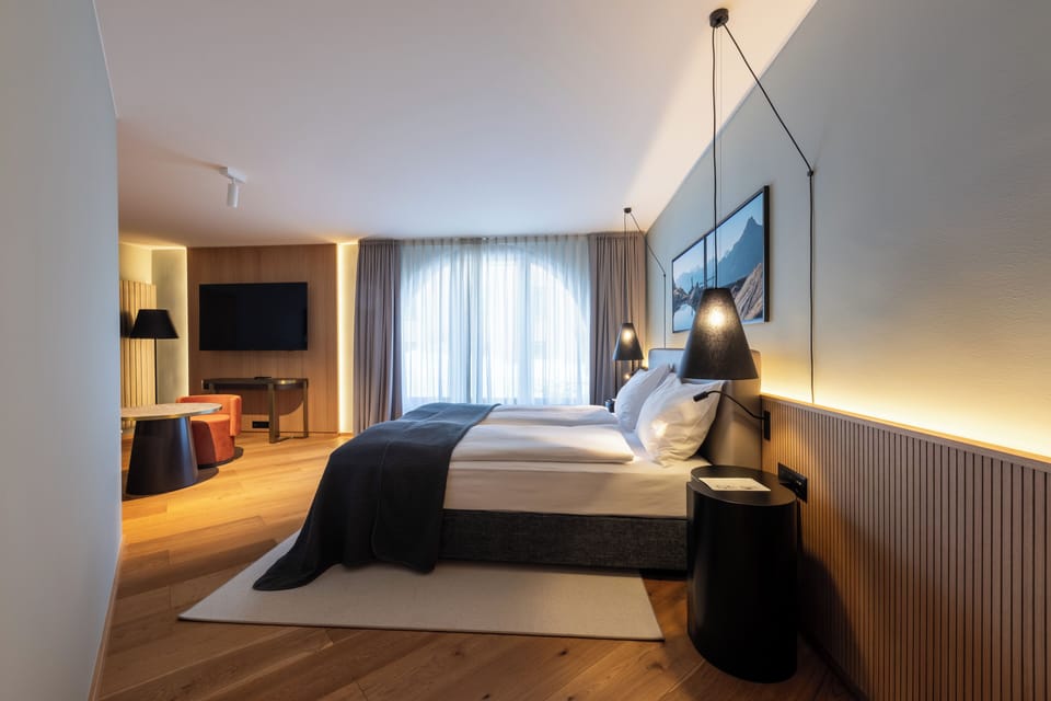 Residence 4-Star - Premium Double Room South or West | Hypo-allergenic bedding available, minibar, in-room safe, desk