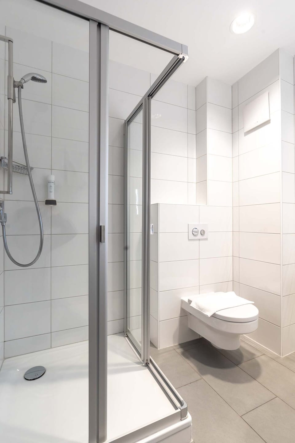 Comfort Single Room | Bathroom | Hair dryer, towels, soap, shampoo