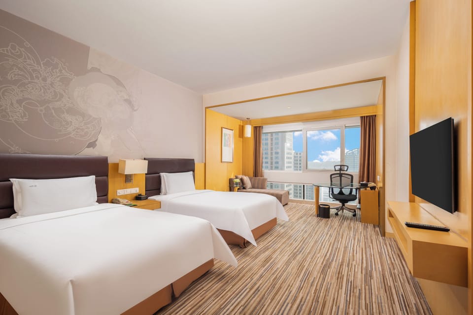 Premium bedding, down comforters, minibar, in-room safe