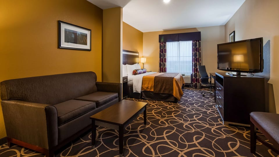 Suite, 1 King Bed, Accessible, Bathtub | Desk, laptop workspace, iron/ironing board, WiFi