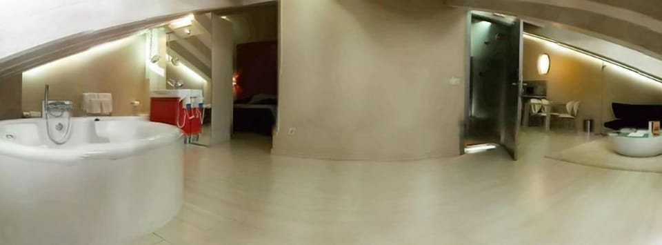 Tent (xxxx) | Premium bedding, minibar, in-room safe, individually decorated