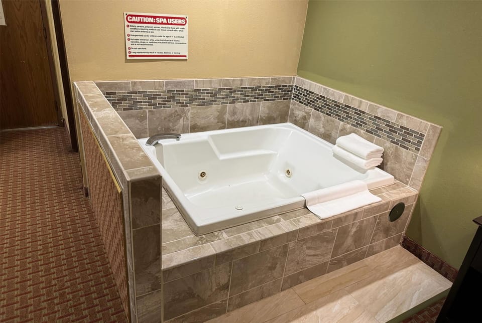 Suite, 1 King Bed | Desk, iron/ironing board, cribs/infant beds, free WiFi