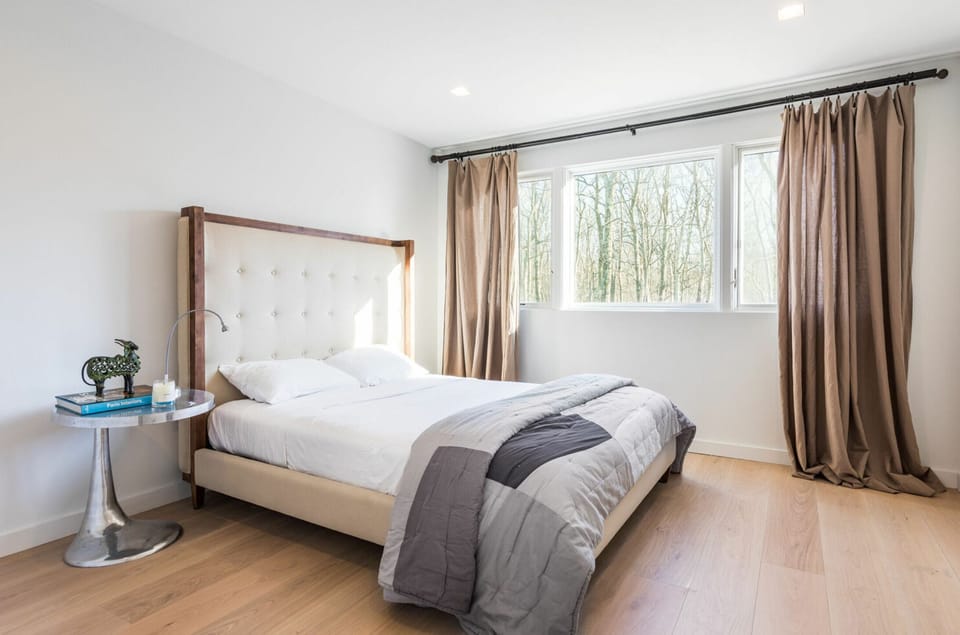 Middle Bedroom