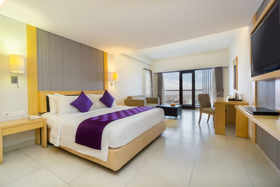 Junior Suite | In-room safe, desk, soundproofing, iron/ironing board