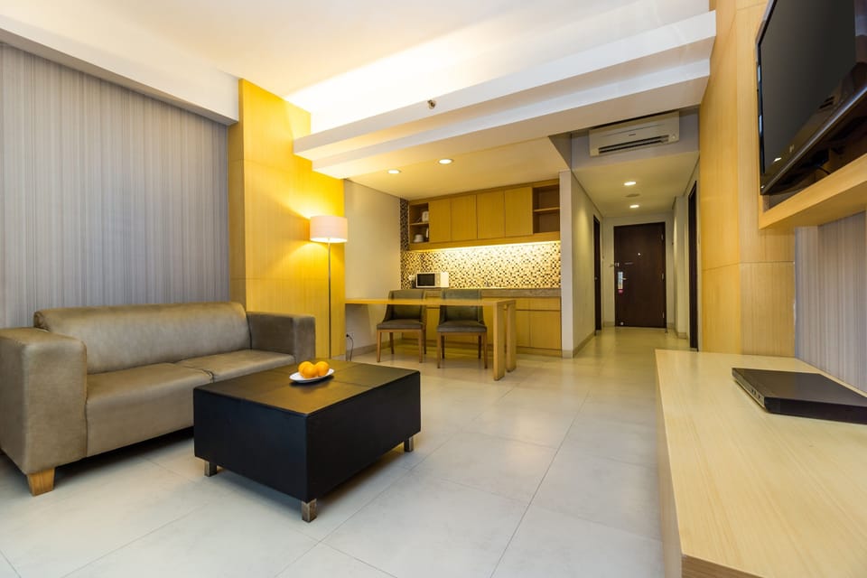 Executive Suite | In-room safe, desk, soundproofing, iron/ironing board