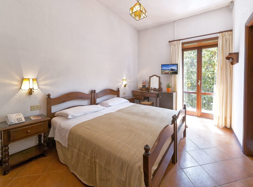 Economy Double or Twin Room | Bathroom | Free toiletries, hair dryer, towels