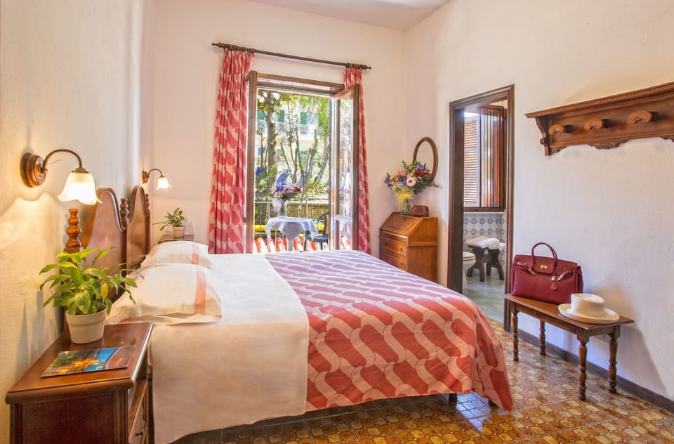 Economy Double or Twin Room | Minibar, in-room safe, desk, free WiFi