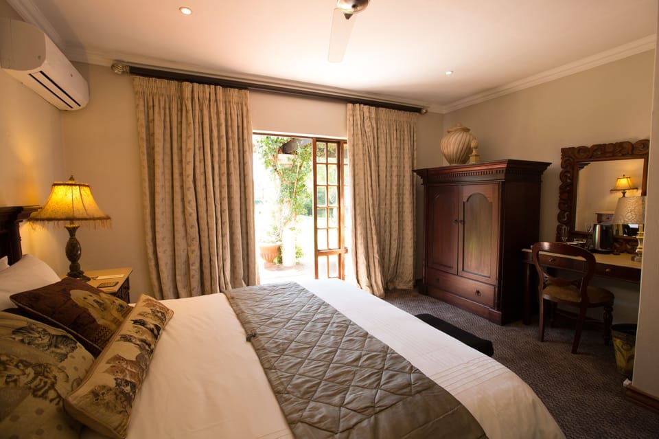 Luxury Room | Hypo-allergenic bedding, down comforters, in-room safe