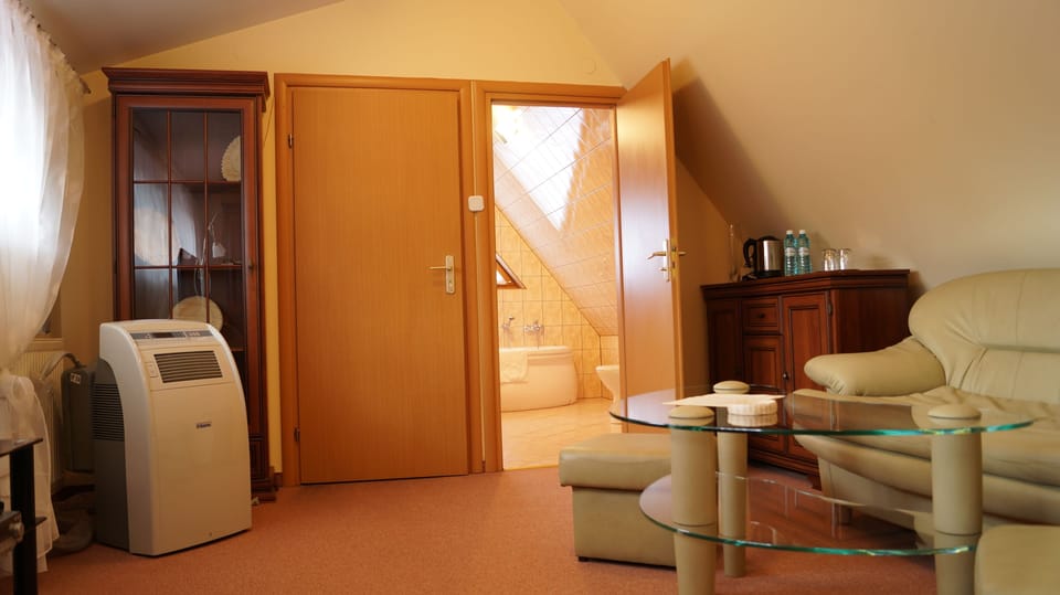 Living area | 25-inch LCD TV with digital channels, TV
