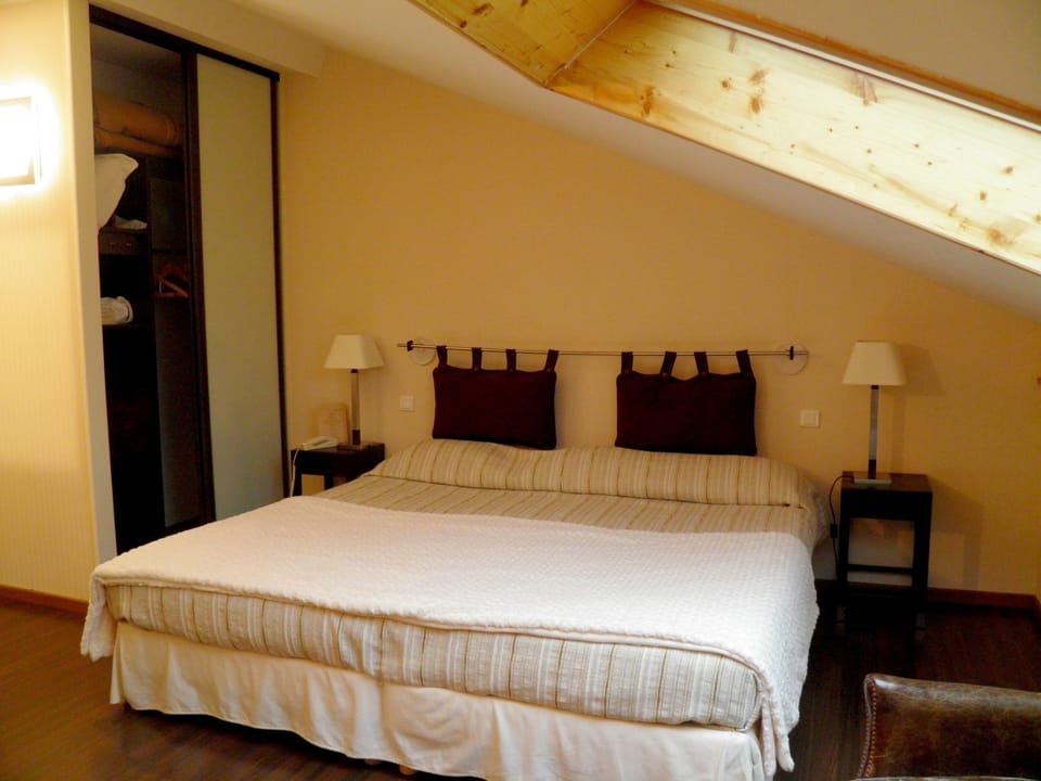Double room attic | Desk, rollaway beds, free WiFi