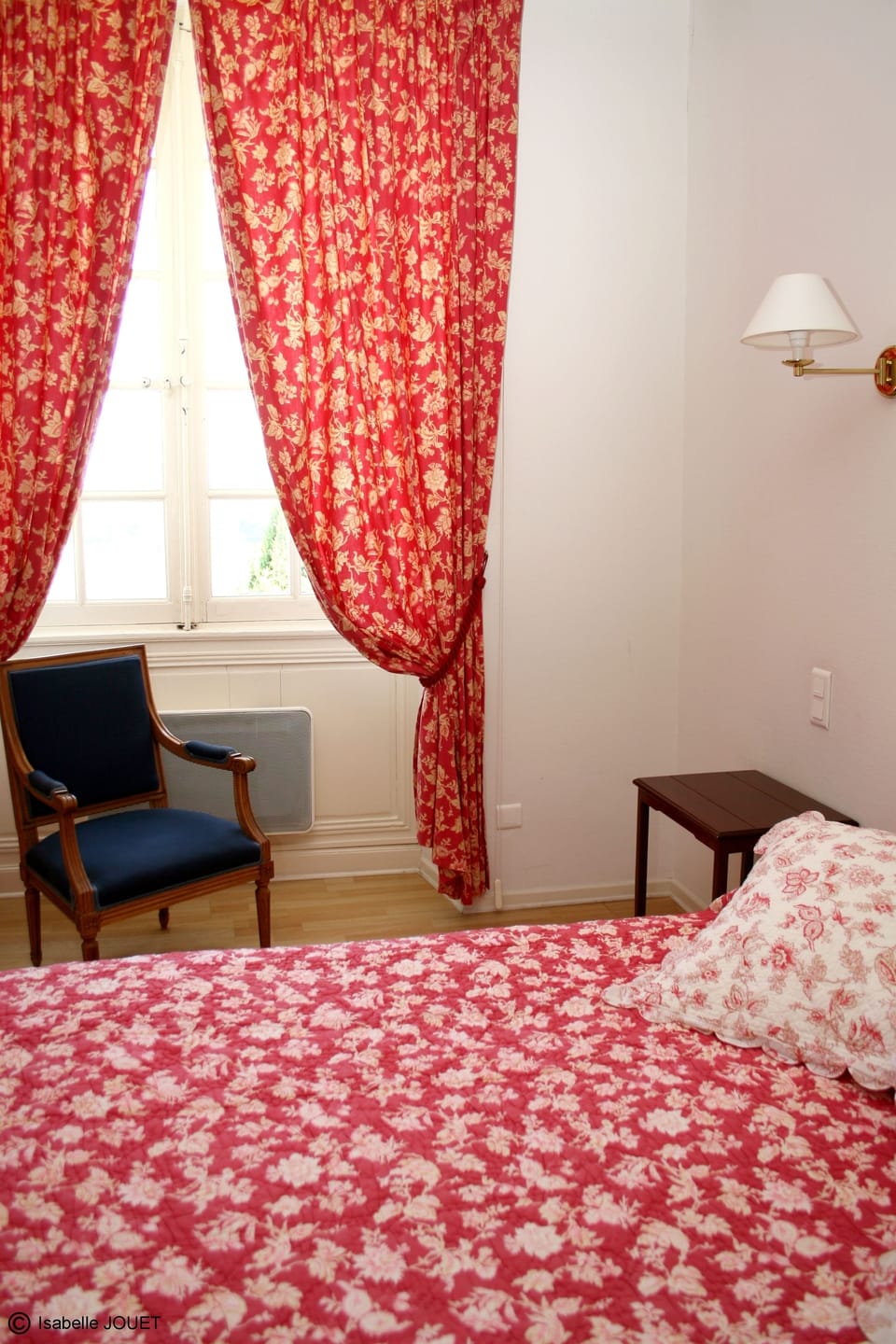 Desk, rollaway beds, free WiFi