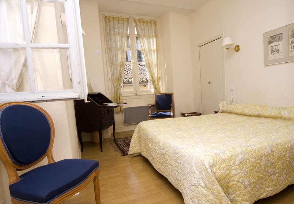 Junior Suite, City View | Desk, rollaway beds, free WiFi
