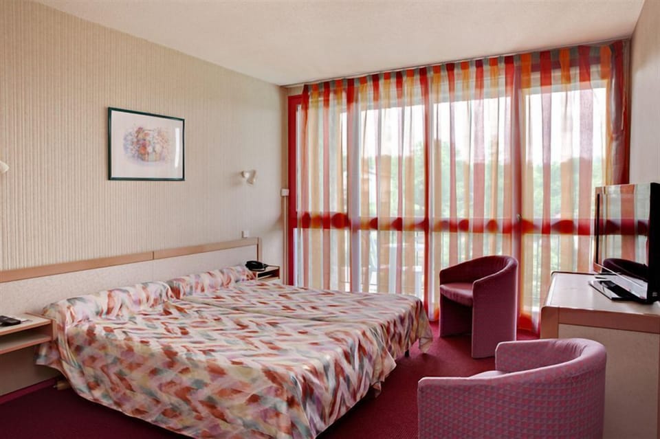 Standard Double Room | Egyptian cotton sheets, premium bedding, desk, laptop workspace
