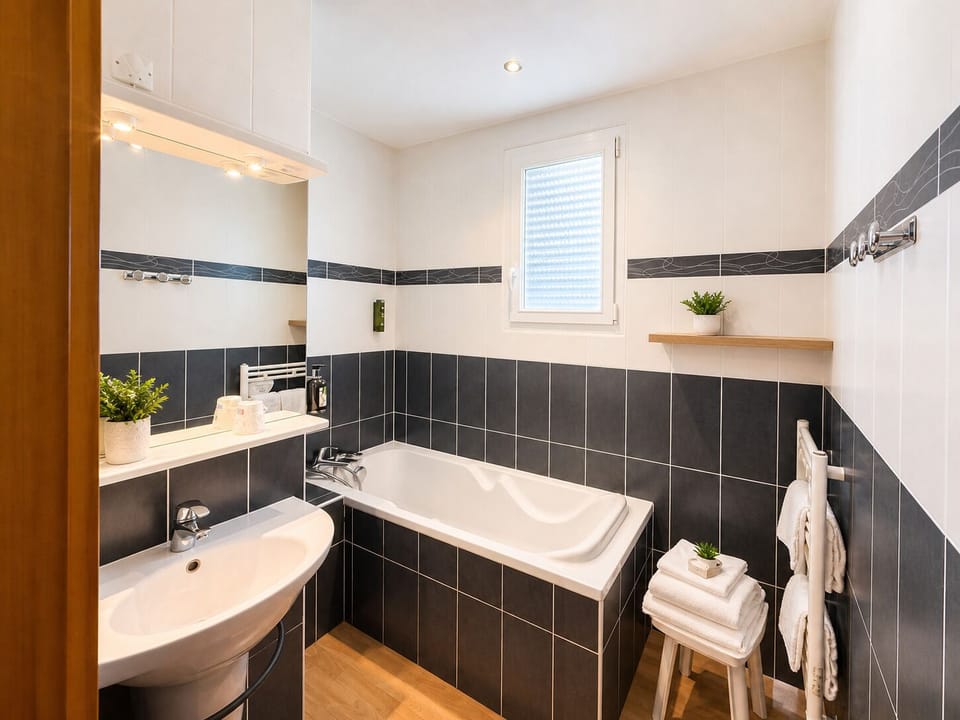 Comfort Double Room | Bathroom | Free toiletries