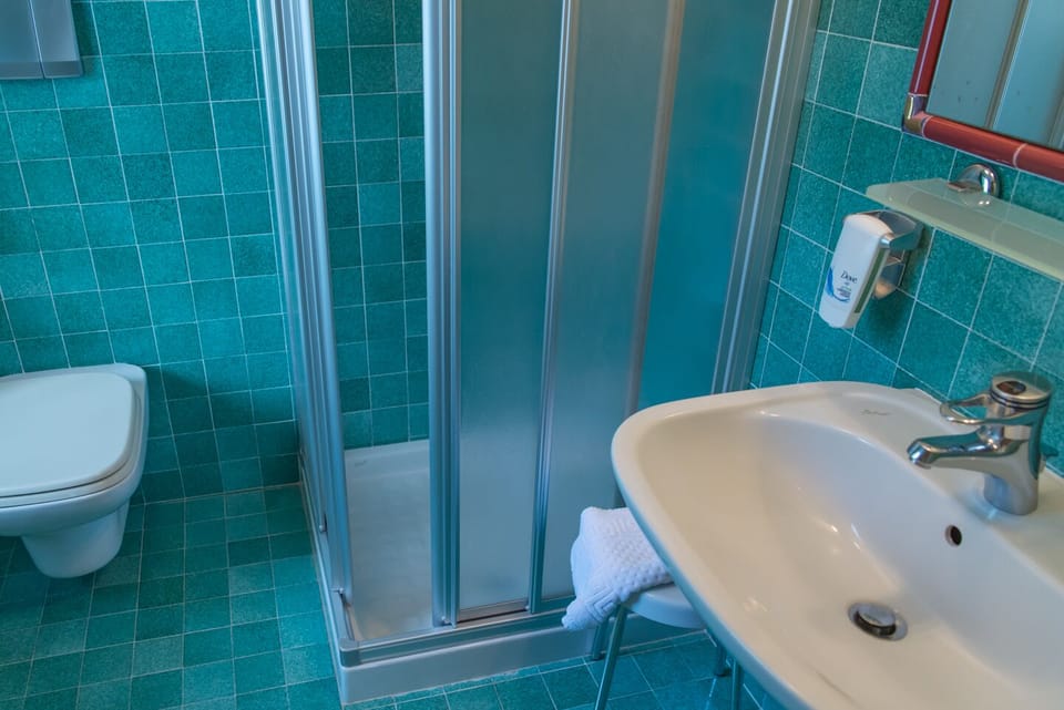 Superior Double or Twin Room | Bathroom | Deep soaking tub, free toiletries, hair dryer