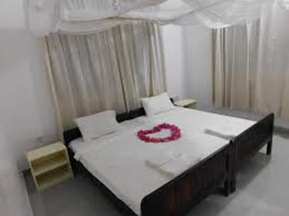 Cottage | 2 bedrooms, bed sheets