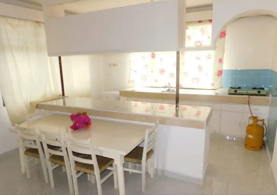 Cottage | Dining