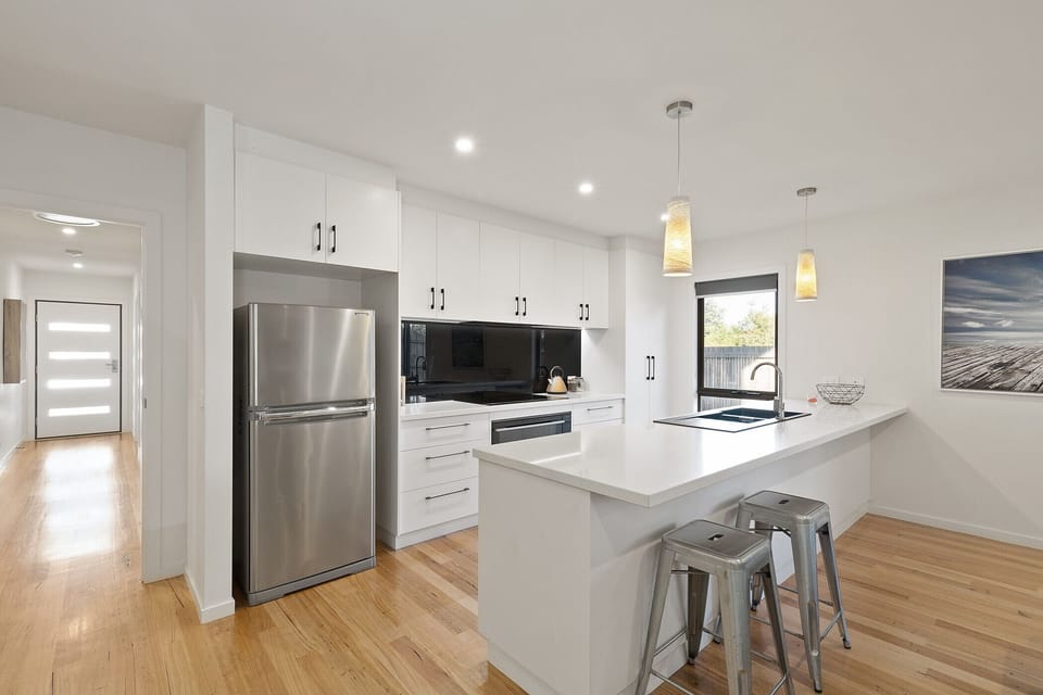Spacious and fully equipped kitchen, perfect for those who love to prepare their meals.