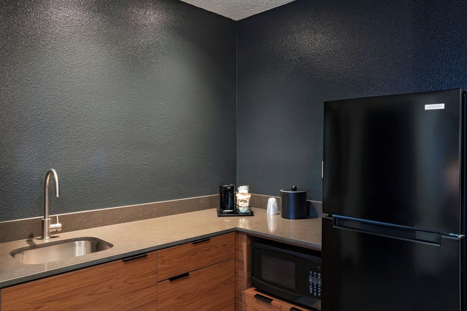 Premium bedding, pillowtop beds, in-room safe, desk