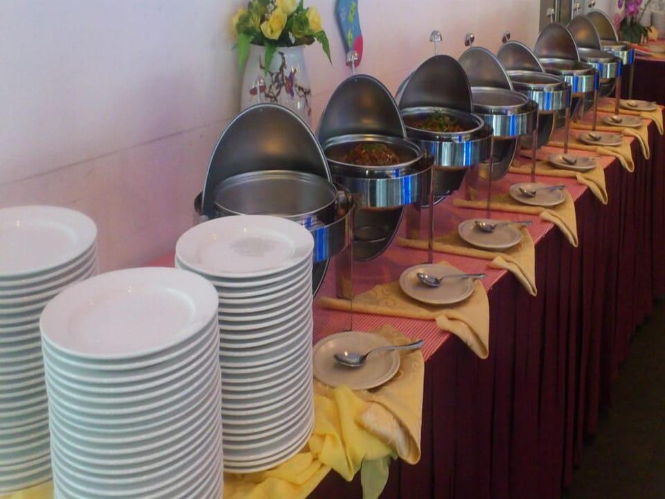 Daily buffet breakfast for a fee