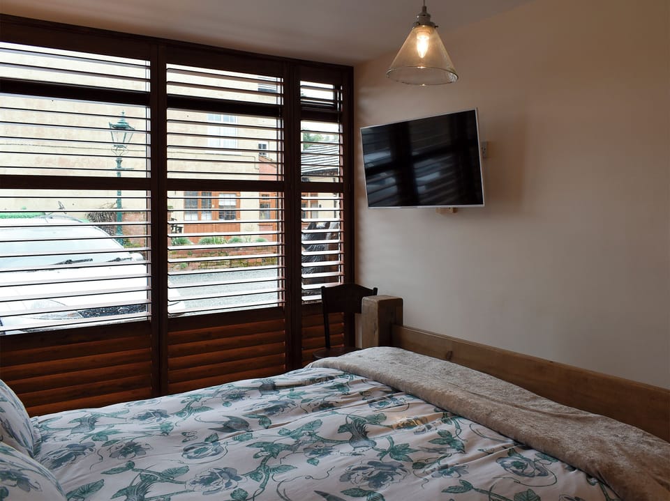 Double bedroom | Sparrow - Bird Barn Cottages, Lower Drayton, near Penkridge