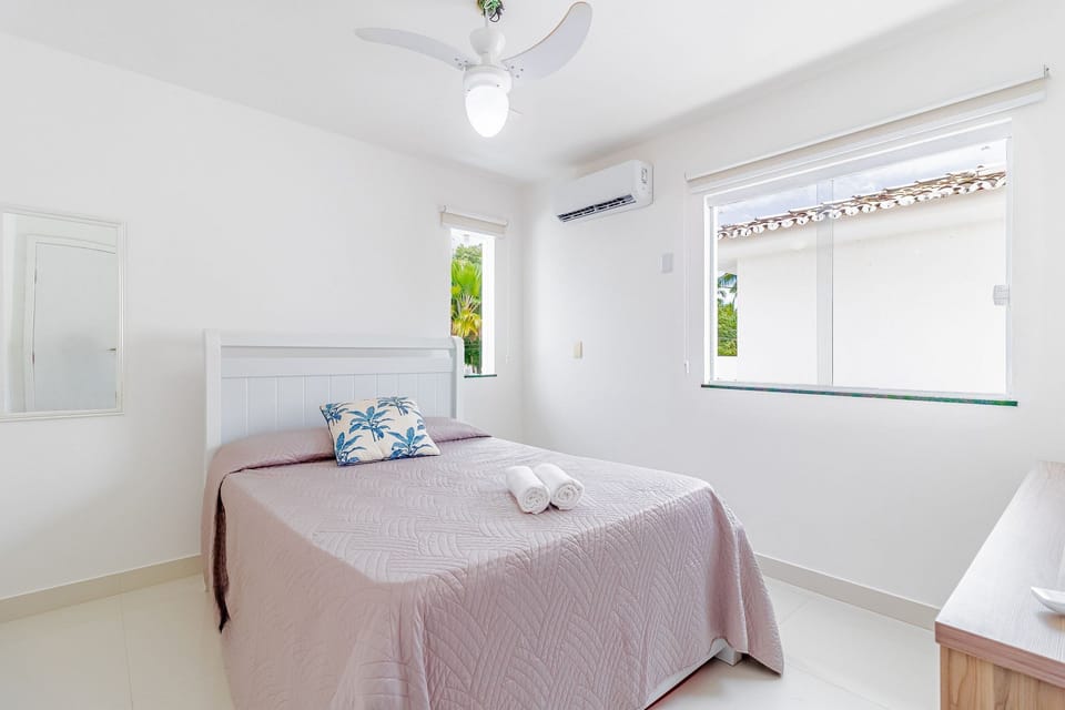 House | 4 bedrooms, blackout drapes, iron/ironing board, free WiFi