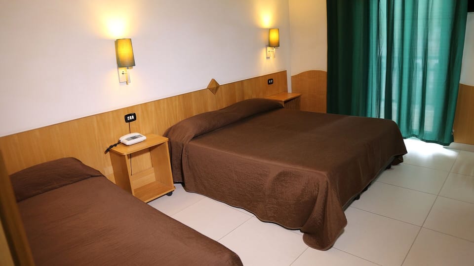 Standard Triple Room | Individually furnished, desk, soundproofing, cribs/infant beds