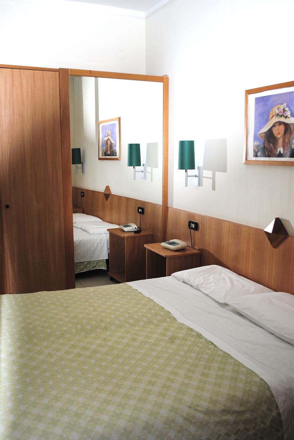 Standard Triple Room | Individually furnished, desk, soundproofing, cribs/infant beds