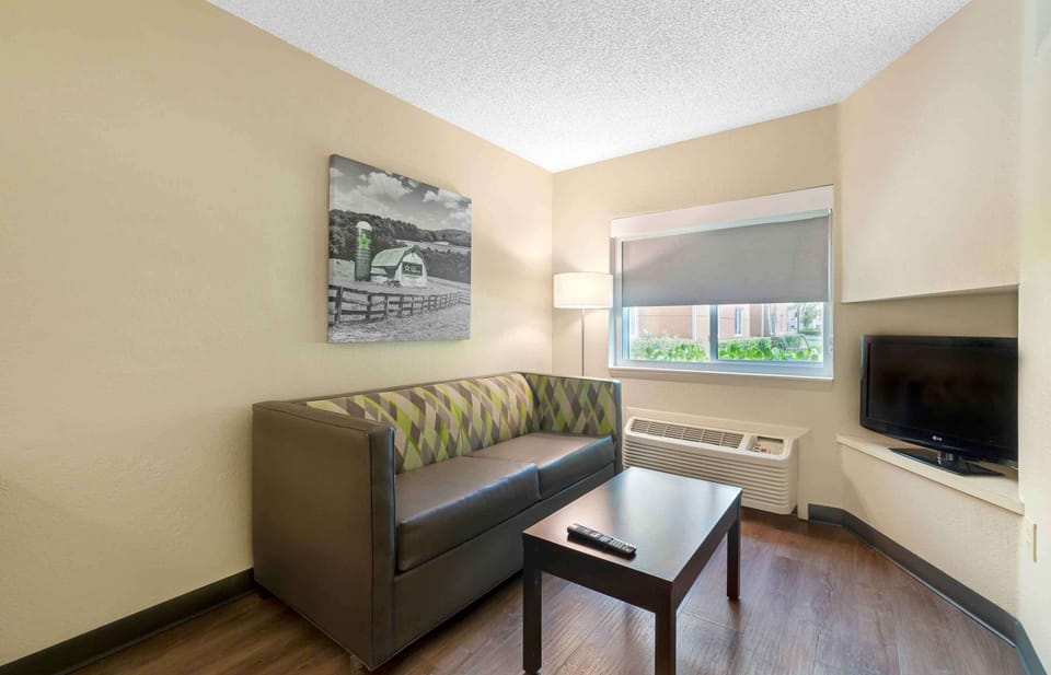Desk, iron/ironing board, WiFi (free), bed sheets