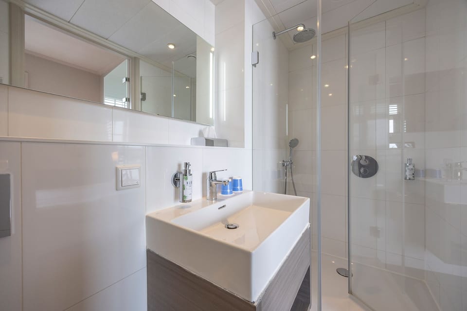 Comfort Double Room, Harbor View | Bathroom | Separate tub and shower, rainfall showerhead, eco-friendly toiletries