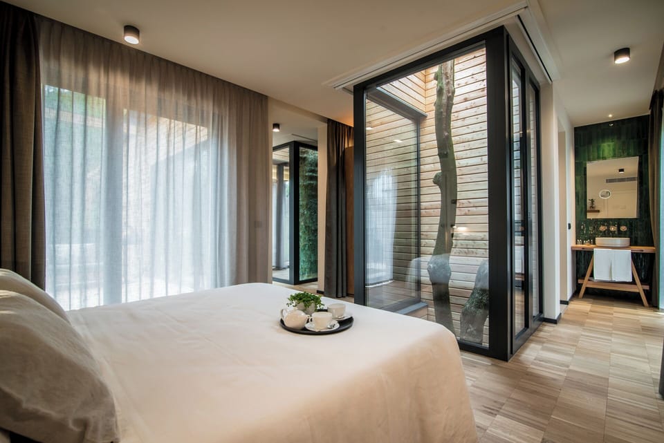CECILIA | 1 bedroom, minibar, in-room safe, desk